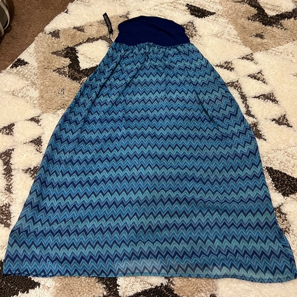 White house black market blue chevron strapless dress. Size XS - Picture 2 of 6